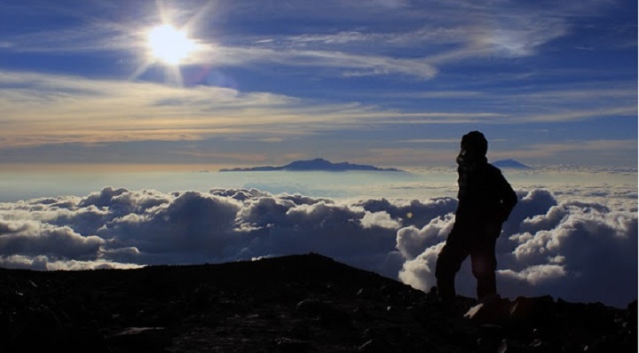 Hiking Gunung Marapi